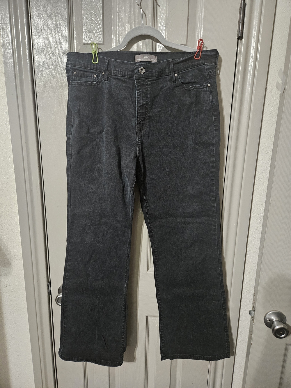 Levi's Women's Dark Black Straight-Leg Jeans
